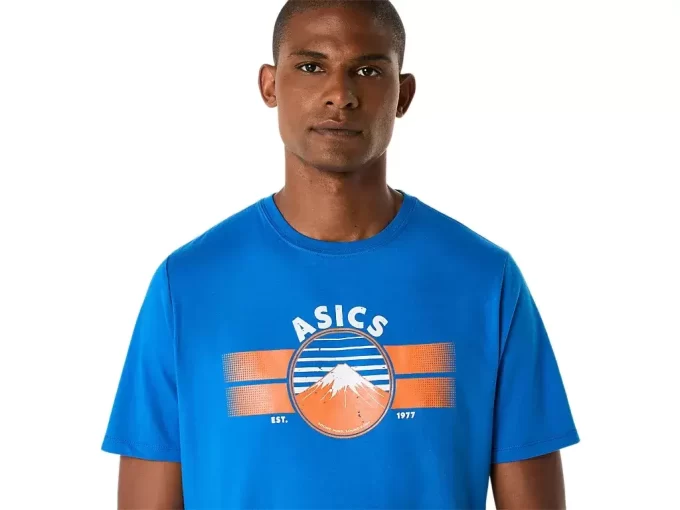 UNISEX ASICS EST 1977 MOUNTAIN TEE