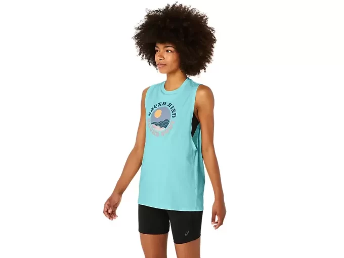 WOMEN’S ASICS SUN IN THE SKY SLOGAN MUSCLE TEE